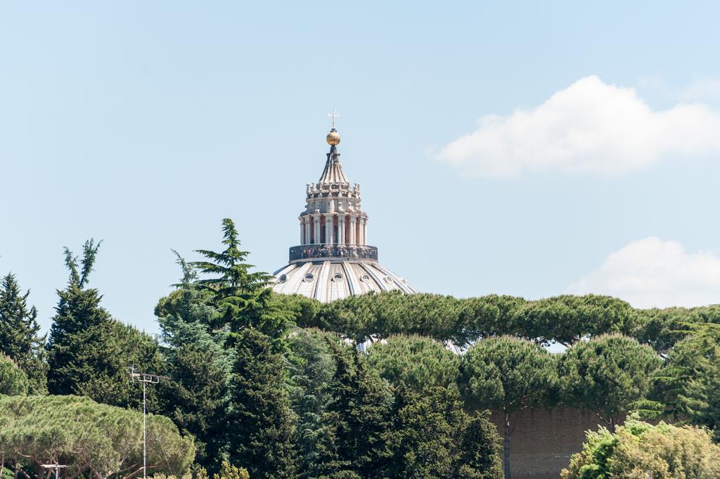 Апартаменты La Lanterna Di San Pietro Рим Номер фото